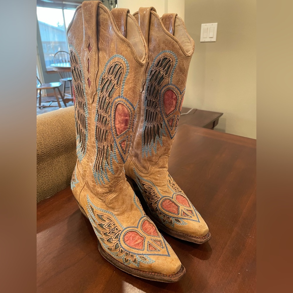 HEART WINGS LEATHER CORRAL BOOTS